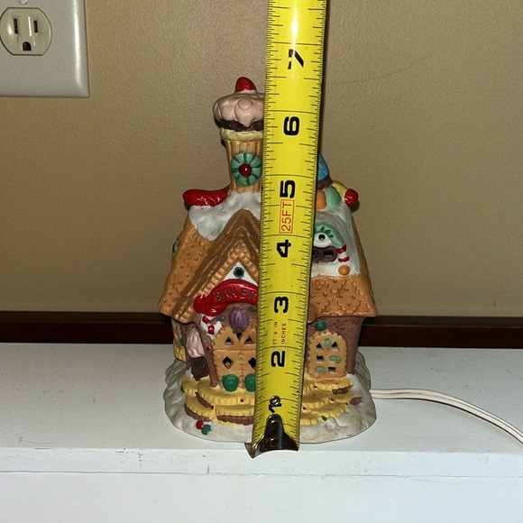 Candyland collectibles porcelain lighted bakery house - Picture 10 of 11